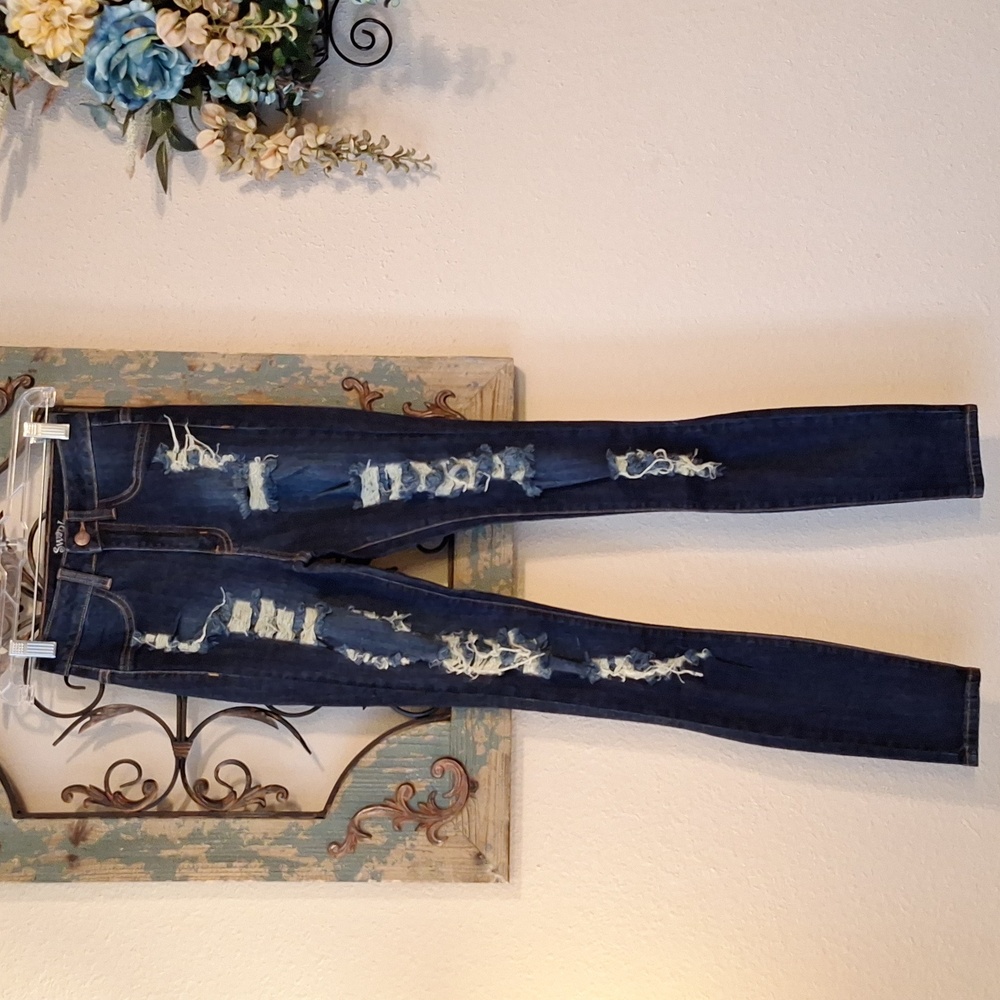 SWANK High Rise Ripped & Distressed Skinny Leg Jean. Size 1 - Picture 5 of 17